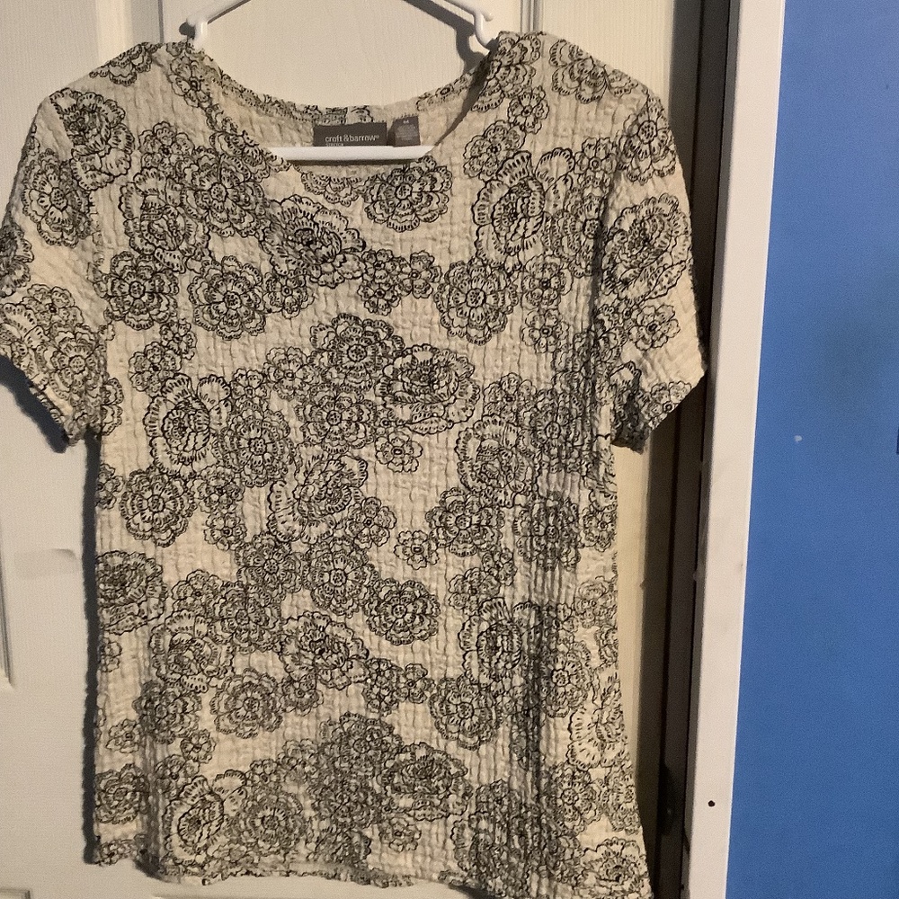 Women’s Croft & Barrow Print Short sleeved Top Size M